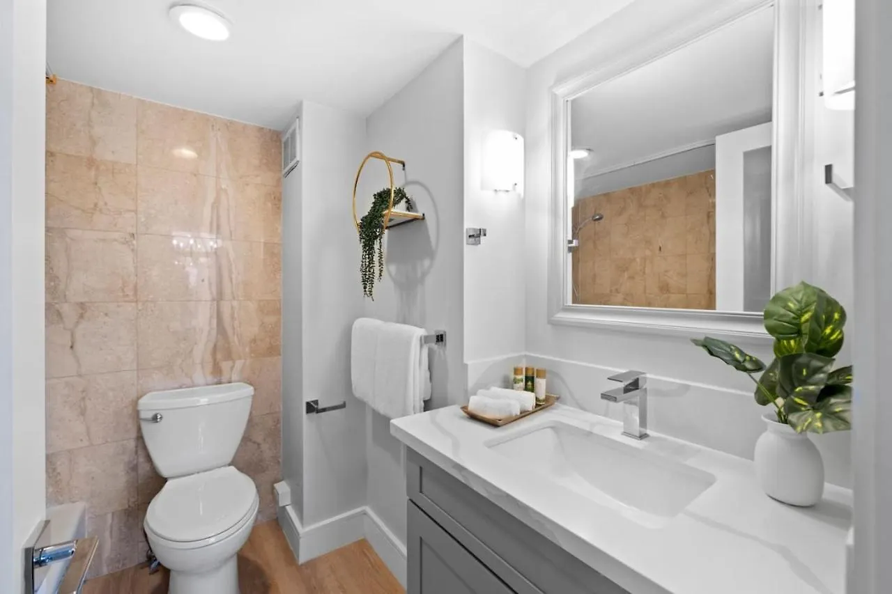 Chic Boutique Hotel And Upgraded Rg Honolulu
